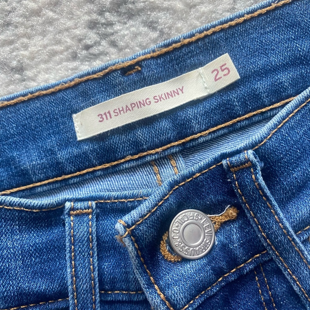 Levi’s Women’s 311 Shaping Skinny Jeans Size 25